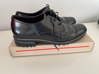 Zapatos Pitillos Negros con Cordones