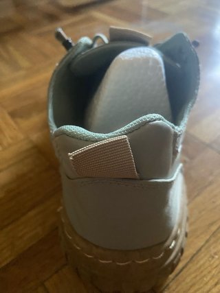 Zapatos modernos nuevos marrones y verdes. 2 pares