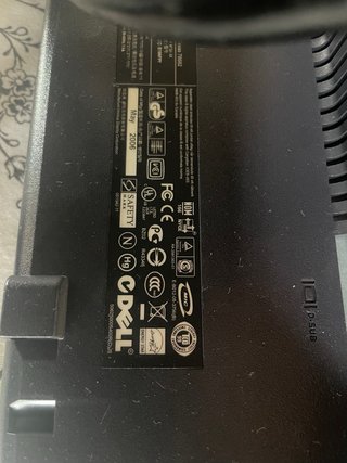 Monitor LCD DELL da 17 pollici