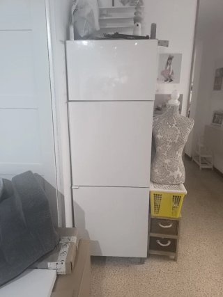 Mueble blanco de madera