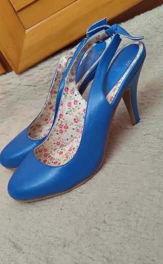 Tacones azules