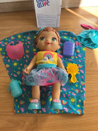 Muñeca Baby Alive con accesorios