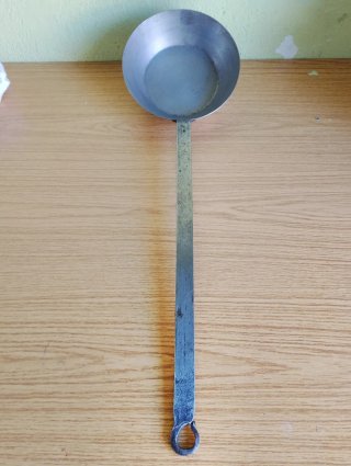 Cazo antiguo de hierro forjado artesanal