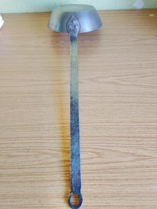 Cazo antiguo de hierro forjado artesanal