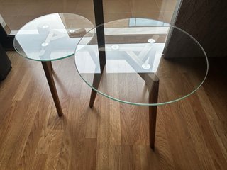 Set de 2 Mesas Auxiliares Cristal y Madera