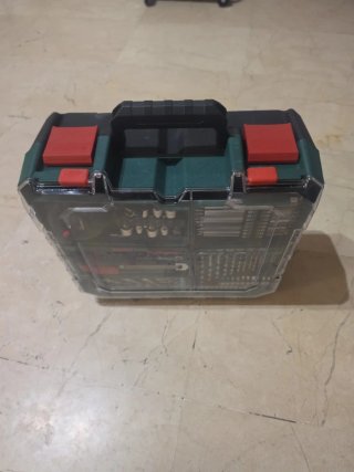 Maletín herramientas y atornillador a batería