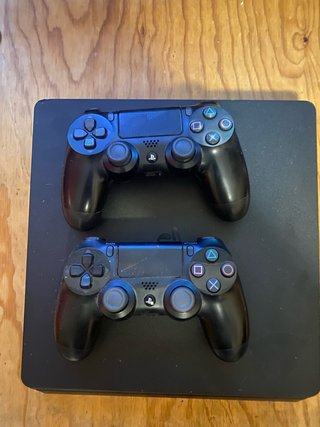 PlayStation 4 con 2 mandos