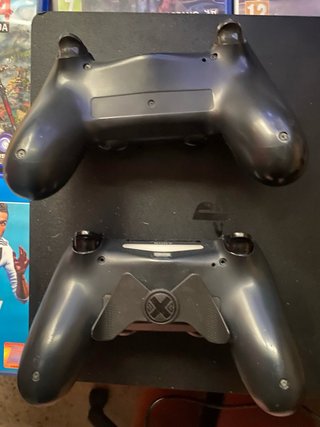PlayStation 4 con 2 mandos
