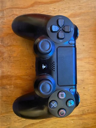 PlayStation 4 con 2 mandos