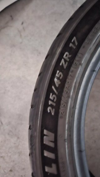 1 Michelin Pilot Sport 5 215/45 ZR 17