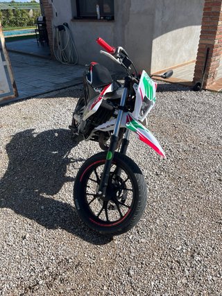 Aprilia SX 50 Supermotard Roja y Blanca