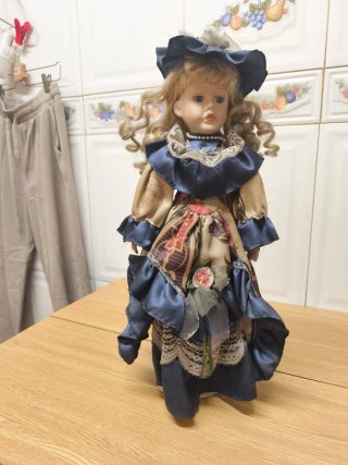 Muñeca de porcelana antigua