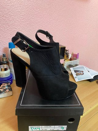 Zapatos de Tacón Negros Cerrado con punta abierta