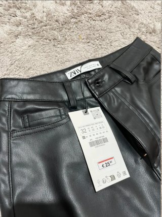 Pantalón Negro Zara Efecto Piel