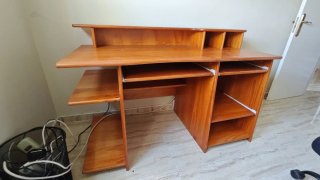 Scrivania in legno di pino