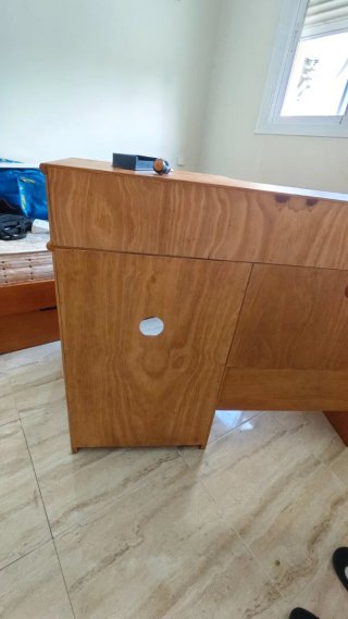 Scrivania in legno di pino