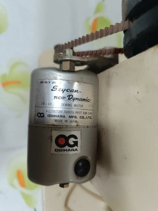 Máquina de coser Singer beige