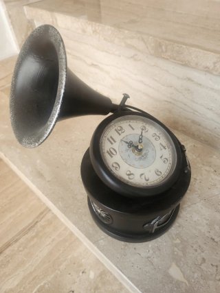 Reloj de Sobremesa Estilo Gramófono