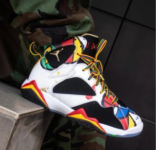 Zapatillas Nike Air Jordan 7 Retro Edición Miró.