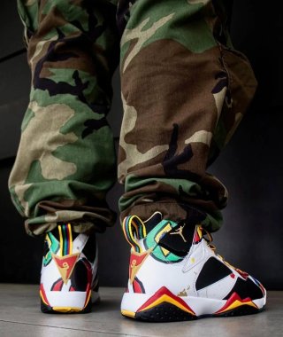 Zapatillas Nike Air Jordan 7 Retro Edición Miró.