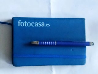 Pequeña agenda y Bolígrafo Azul