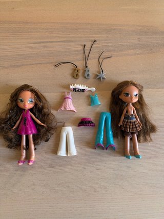 Lote 2 Muñecas Bratz Kidz Yasmin con Accesorios