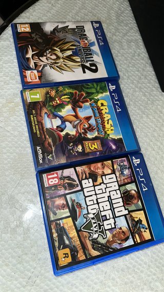 PS4 Slim + Controller RGB personalizzato + 3 giochi (trattabili)