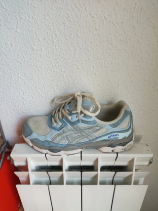 Zapatillas Asics azules y grises