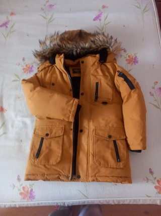 Abrigo de niño con capucha. Talla 12Y. 146/152.