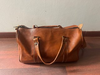 Bolso de viaje de cuero marrón