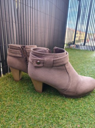 Botines tacón grisaceos