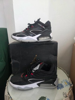 Tenis Jordan Negro/Rojo