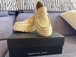 Zapatos beige talla 38