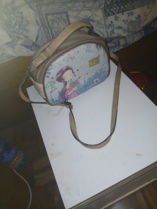 Bolso beige y multicolor con dibujo