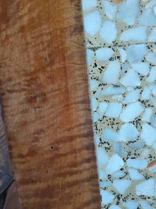 Tocador antiguo de madera con espejo