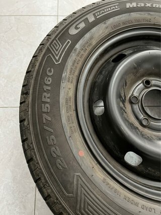 Llanta con Neumático 225/75 R16C Autocaravana