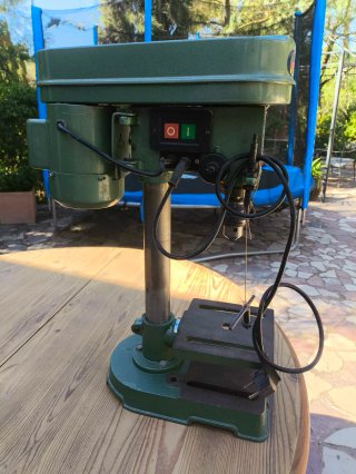 Taladro de columna pequeño para bricolaje