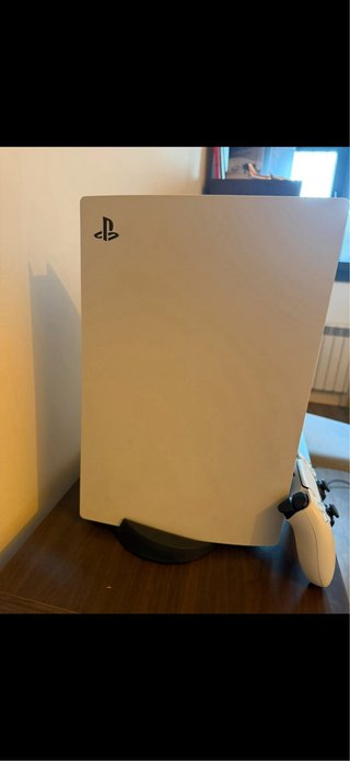 Consola PS5 con mando y juego Elden Ring