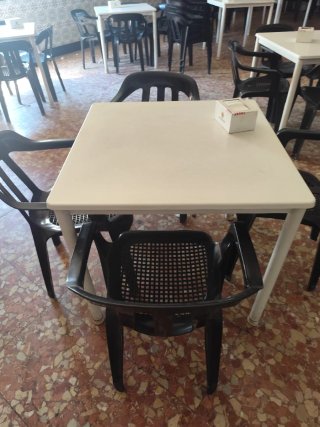 Mesa Cuadrada Blanca