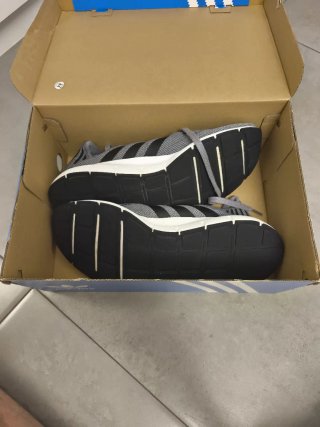 Deportivas Adidas Gris y Negro
