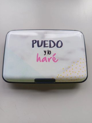 Tarjetero o monedero  con la frase,Puedo y lo haré