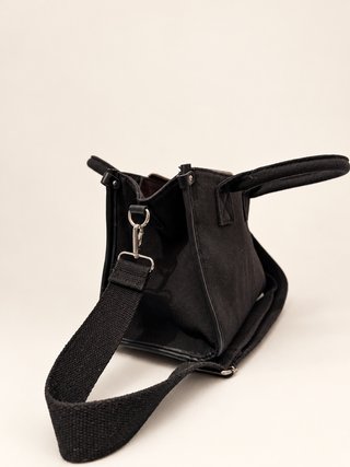 Bolso negro sin marca con bandolera