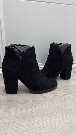 Botines de tacón negros