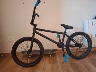 Bicicleta BMX Negra