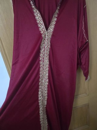 DISFRAZ CHILABA GRANATE. TALLA L/XL