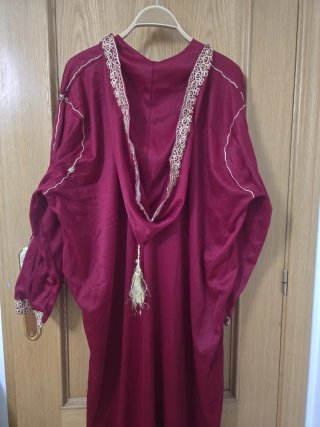 DISFRAZ CHILABA GRANATE. TALLA L/XL