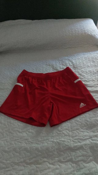Pantalón corto Adidas rojo