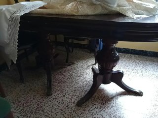 Mesa vintage y 4 sillas