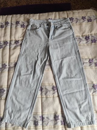 Pantalón vaquero ancho a rayas