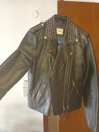 Chaqueta de cuero negra con tachuelas Pinkie